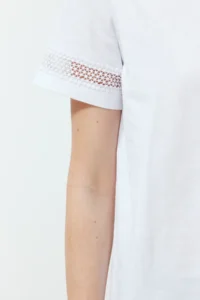 TRENDYOLMİLLA White Accessory Thick Cotton Detailed Basic/Regular Pattern Knitting T-Shirt - Image 4