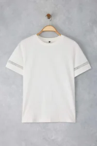 TRENDYOLMİLLA White Accessory Thick Cotton Detailed Basic/Regular Pattern Knitting T-Shirt - Image 7