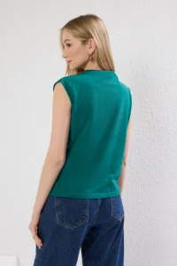 TRENDYOLMİLLA Emerald Green 100% Cotton Boat Neck Zero Sleeve Shirred Knitting T-Shirt - Image 4