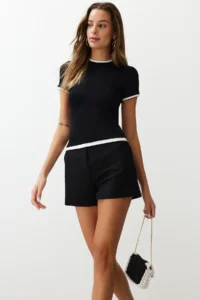 TRENDYOLMİLLA Black Viscous/Soft Fabric Color Blocked Flexible Knitting T-Shirt - Image 3