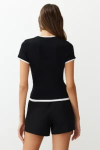 TRENDYOLMİLLA Black Viscous/Soft Fabric Color Blocked Flexible Knitting T-Shirt - Image 6