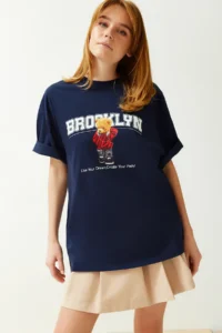 TRENDYOLMİLLA Navy Blue 100% Cotton Teddy Bear Printed Oversized/Wide Pattern Crew Neck Knitting T-Shirt