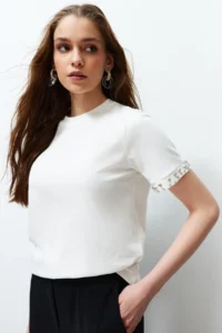 TRENDYOLMİLLA White Pearl Detailed Regular/Normal Pattern Knitting T-Shirt