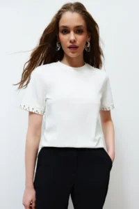 TRENDYOLMİLLA White Pearl Detailed Regular/Normal Pattern Knitting T-Shirt - Image 2