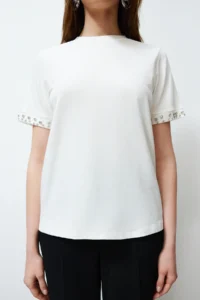 TRENDYOLMİLLA White Pearl Detailed Regular/Normal Pattern Knitting T-Shirt - Image 5