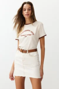 TRENDYOLMİLLA Stone 100% Cotton Slogan Printed Contrast Piping Detailed Knitting T-Shirt - Image 4