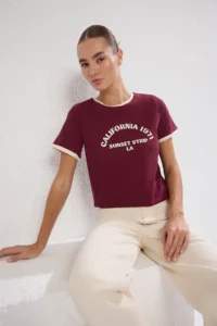 TRENDYOLMİLLA Burgundy 100% Cotton Slogan Printed Contrast Piping Detailed Knitting T-Shirt - Image 2