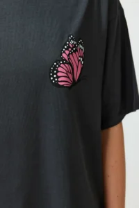 TRENDYOLMİLLA Anthracite Front and Back Printed Oversized/Wide Pattern Crew Neck Knitting T-Shirt - Image 4