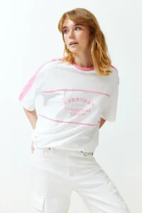 TRENDYOLMİLLA White 100% Thick Cotton Color Blocked Slogan Oversized/Wide Pattern Knitting T-Shirt
