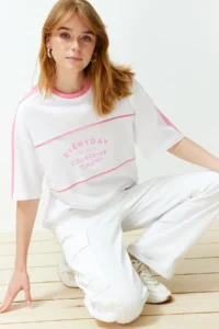 TRENDYOLMİLLA White 100% Thick Cotton Color Blocked Slogan Oversized/Wide Pattern Knitting T-Shirt - Image 2