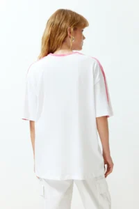 TRENDYOLMİLLA White 100% Thick Cotton Color Blocked Slogan Oversized/Wide Pattern Knitting T-Shirt - Image 6