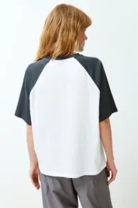 TRENDYOLMİLLA White 100% Thick Cotton Color Blocked Slogan relaxed/Casual Cut Knitting T-Shirt - Image 6
