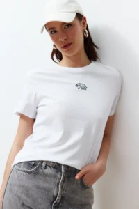 TRENDYOLMİLLA White 100% Cotton Embroidered Regular/Normal Pattern Knitting T-Shirt - Image 3