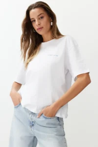 TRENDYOLMİLLA White 100% Cotton Printed relaxed/Rahat Pattern Knitting T-Shirt - Image 6
