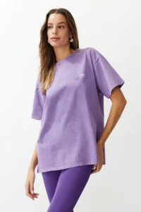 TRENDYOLMİLLA Lilac Oversized Pattern Washable Slogan and Back Printed 100% Thick Cotton Knitting T-Shirt - Image 2
