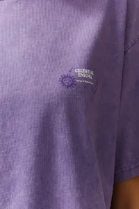 TRENDYOLMİLLA Lilac Oversized Pattern Washable Slogan and Back Printed 100% Thick Cotton Knitting T-Shirt - Image 4
