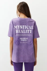 TRENDYOLMİLLA Lilac Oversized Pattern Washable Slogan and Back Printed 100% Thick Cotton Knitting T-Shirt - Image 6