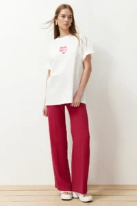 TRENDYOLMİLLA Ecru 100% Thick Cotton Back and Front Heart Printed Oversized/Relaxed Cut Knitting T-Shirt - Image 2