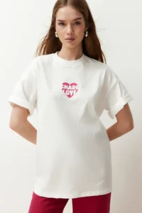 TRENDYOLMİLLA Ecru 100% Thick Cotton Back and Front Heart Printed Oversized/Relaxed Cut Knitting T-Shirt - Image 3