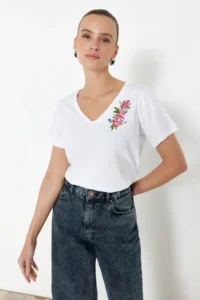 TRENDYOLMİLLA White 100% Cotton Regular/Normal Pattern Embroidered V-neck Knitting T-Shirt