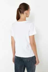 TRENDYOLMİLLA White 100% Cotton Regular/Normal Pattern Embroidered V-neck Knitting T-Shirt - Image 6