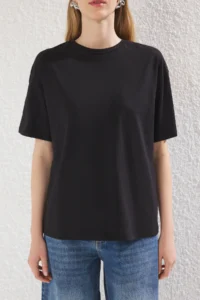 TRENDYOLMİLLA Black 100% Thick Cotton Zipper Detailed relaxed Pattern Knitting T-Shirt - Image 4