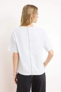 TRENDYOLMİLLA White 100% Thick Cotton Zipper Detailed relaxed Pattern Knitting T-Shirt - Image 3