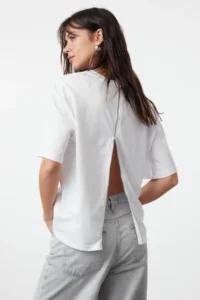 TRENDYOLMİLLA White 100% Thick Cotton Zipper Detailed relaxed Pattern Knitting T-Shirt - Image 5