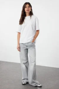 TRENDYOLMİLLA White 100% Thick Cotton Zipper Detailed relaxed Pattern Knitting T-Shirt - Image 6