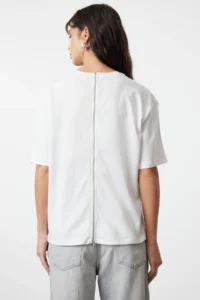 TRENDYOLMİLLA White 100% Thick Cotton Zipper Detailed relaxed Pattern Knitting T-Shirt - Image 8