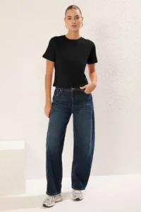 TRENDYOLMİLLA Black Thick Cotton Full Fabric Crew Neck Short Sleeve Regular Cut Knitting T-Shirt - Image 2