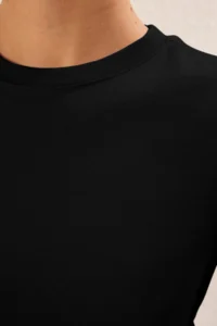 TRENDYOLMİLLA Black Thick Cotton Full Fabric Crew Neck Short Sleeve Regular Cut Knitting T-Shirt - Image 3