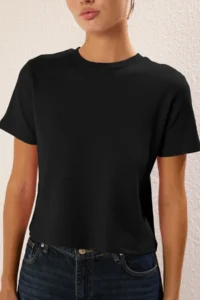 TRENDYOLMİLLA Black Thick Cotton Full Fabric Crew Neck Short Sleeve Regular Cut Knitting T-Shirt - Image 4