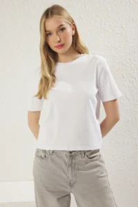 TRENDYOLMİLLA Ecru Thick Cotton Tough Fabric Crew Neck Short Sleeve Regular Cut Knitting T-Shirt - Image 5