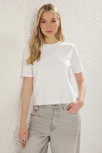 TRENDYOLMİLLA Ecru Thick Cotton Tough Fabric Crew Neck Short Sleeve Regular Cut Knitting T-Shirt - Image 7