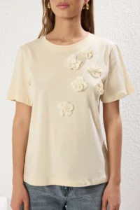 TRENDYOLMİLLA Open Stone 100% Cotton Accessory Floral Detailed Regular/Normal Pattern Knitting T-Shirt - Image 3