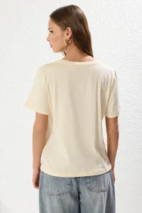 TRENDYOLMİLLA Open Stone 100% Cotton Accessory Floral Detailed Regular/Normal Pattern Knitting T-Shirt - Image 5