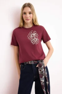 TRENDYOLMİLLA Burgundy 100% Cotton Regular/Normal Pattern Floral Embroidered Knitting T-Shirt