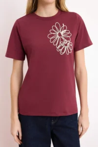 TRENDYOLMİLLA Burgundy 100% Cotton Regular/Normal Pattern Floral Embroidered Knitting T-Shirt - Image 3
