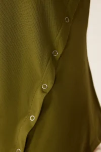 TRENDYOLMİLLA Khaki 100% Cotton Regular/Normal Pattern snaps slit Detailed Knitting T-Shirt - Image 4