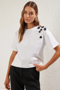 TRENDYOLMİLLA White Thick Cotton Oversized/Wide Pattern Accessory Detailed Knitting T-Shirt - Image 2