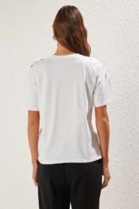 TRENDYOLMİLLA White Thick Cotton Oversized/Wide Pattern Accessory Detailed Knitting T-Shirt - Image 5