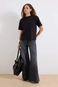 TRENDYOLMİLLA Black 100% single jersey Oversized/Wide Cut Asymmetric Back Detailed Knitting T-Shirt