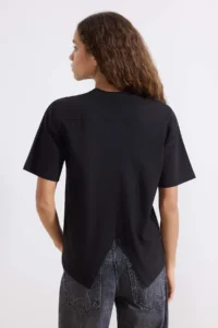 TRENDYOLMİLLA Black 100% single jersey Oversized/Wide Cut Asymmetric Back Detailed Knitting T-Shirt - Image 4