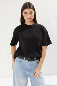 TRENDYOLMİLLA Black 100% single jersey Oversized/Wide Cut Asymmetric Back Detailed Knitting T-Shirt - Image 6