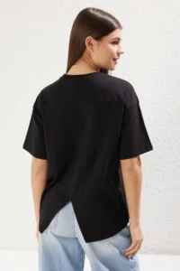 TRENDYOLMİLLA Black 100% single jersey Oversized/Wide Cut Asymmetric Back Detailed Knitting T-Shirt - Image 9