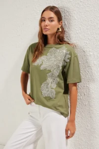TRENDYOLMİLLA Khaki Accessory Detailed Oversized/Wide Pattern Knitting T-Shirt - Image 2