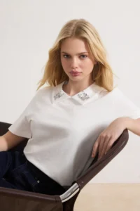 TRENDYOLMİLLA White Thick Cotton Polo Shirt Collar Stone Detailed Regular/Normal Pattern Knitting T-Shirt - Image 2