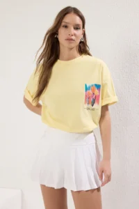 TRENDYOLMİLLA Light Yellow 100% Thick Cotton Oversized/Wide Pattern Front Back Printed Knitting T-Shirt - Image 3