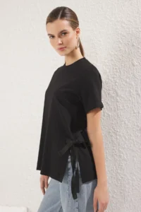 TRENDYOLMİLLA Black 100% Thick Cotton Side Binding Detailed relaxed/Casual Cut Knitting T-Shirt